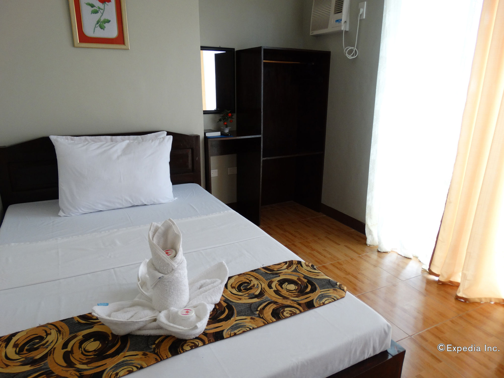 Фото Harbour Gardens Tourist Inn