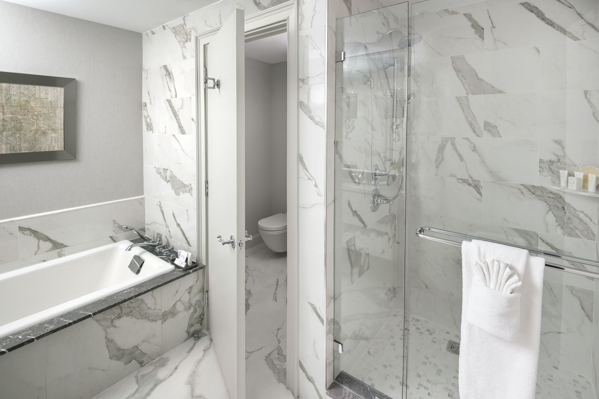 Фото The Ivey's Hotel