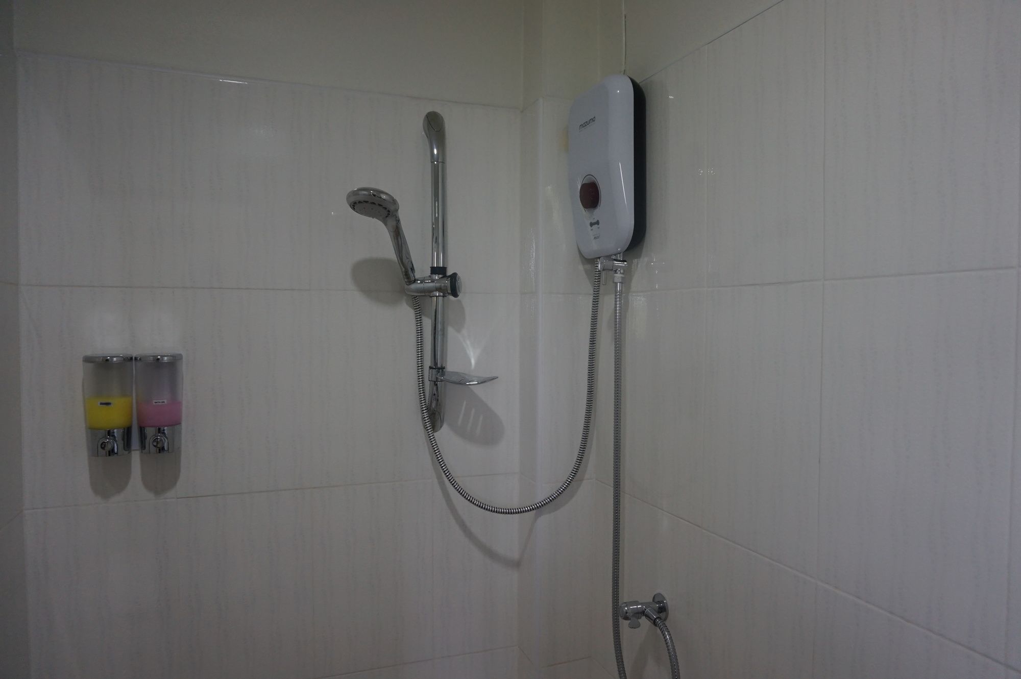 Фото Maesot Siri Hotel