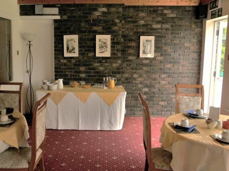 Фото Wimblehurst Hotel
