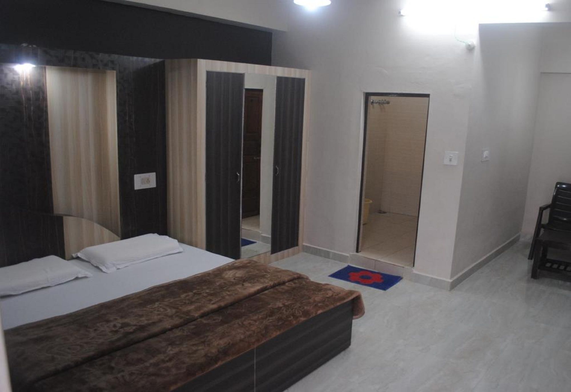 Фото Dharamkot Inn