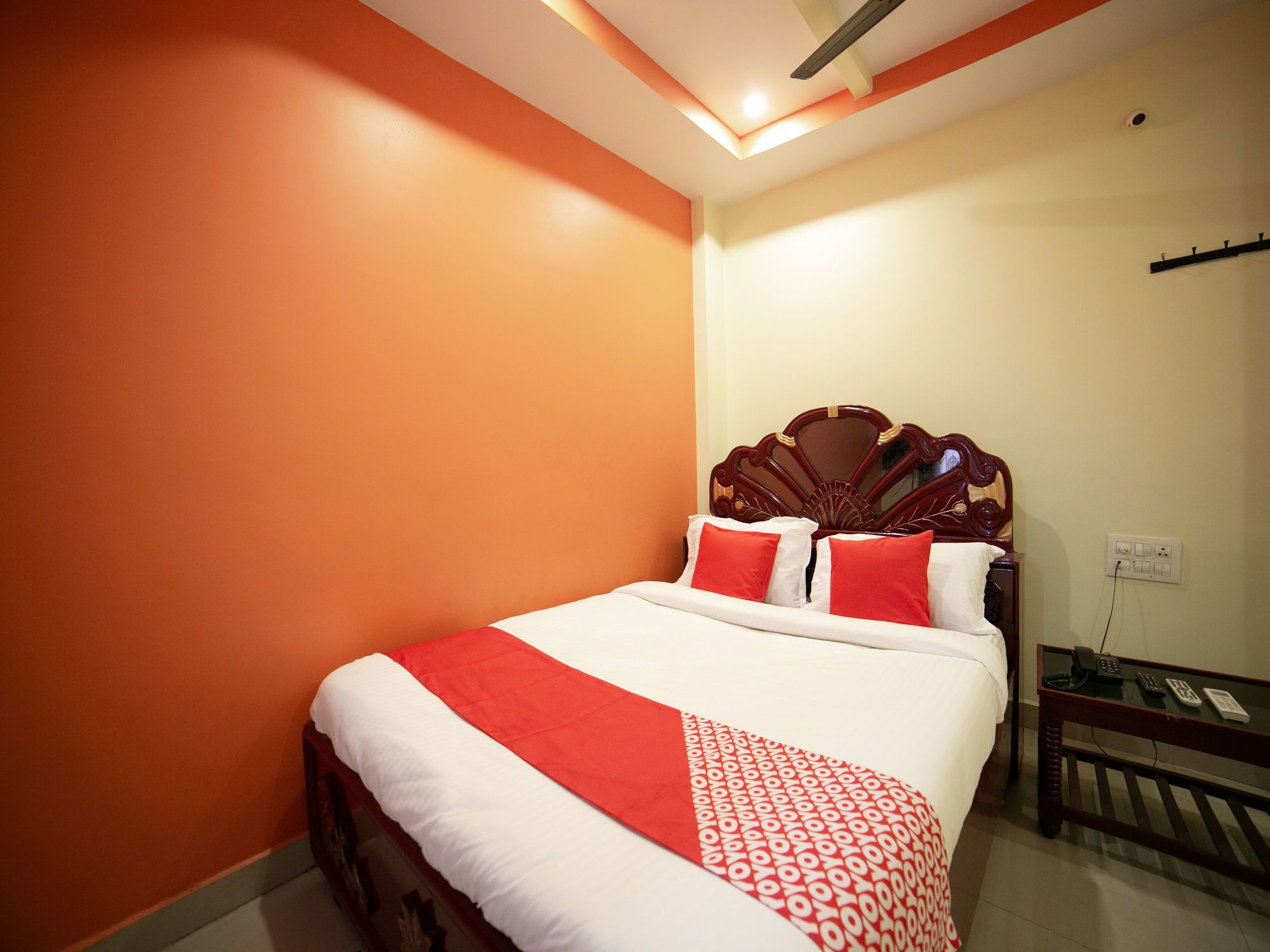 Фото Oyo 13425 Sindhura Guest House