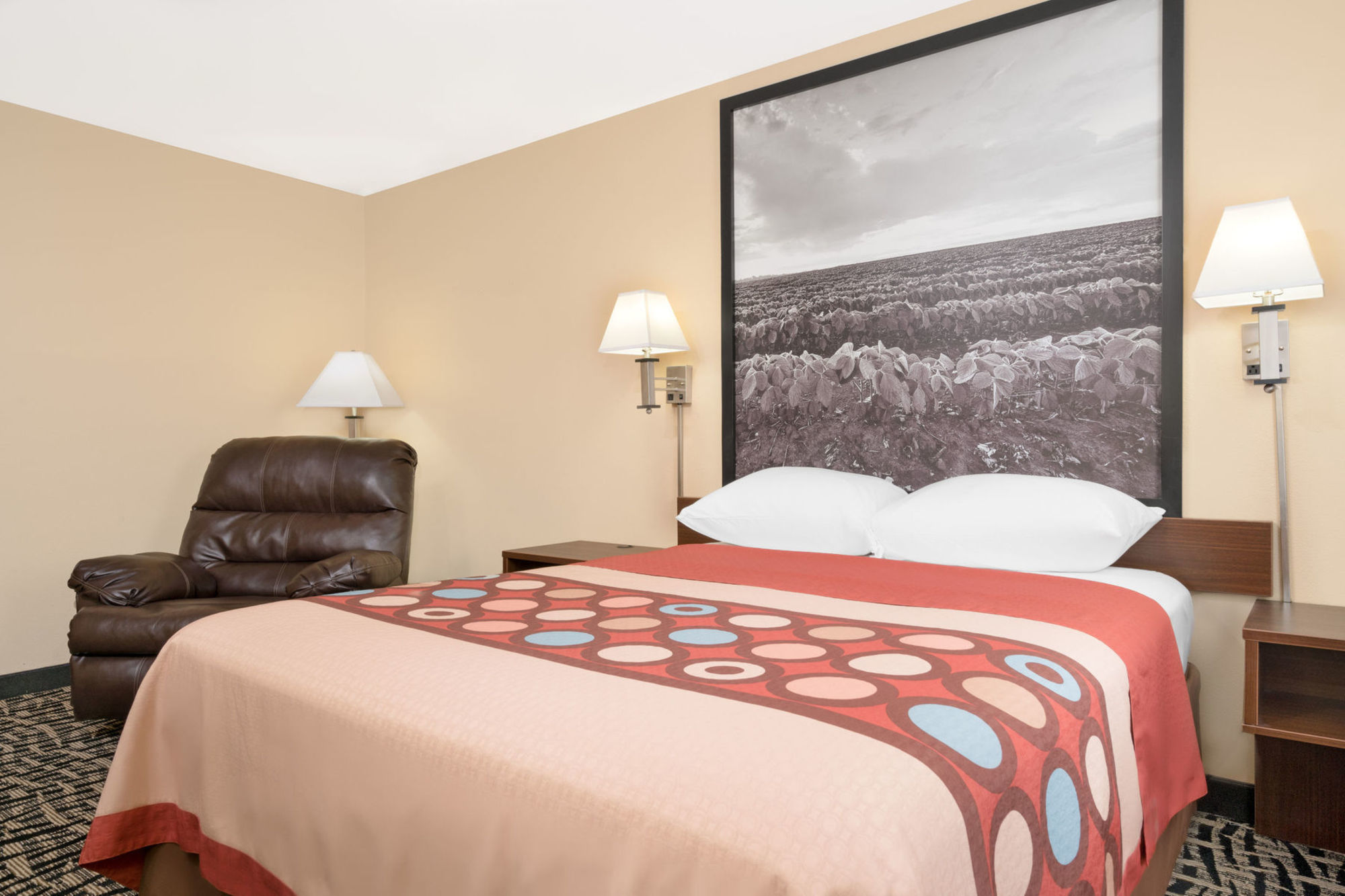 Фото Super 8 by Wyndham Rochester Mayo Clinic Area