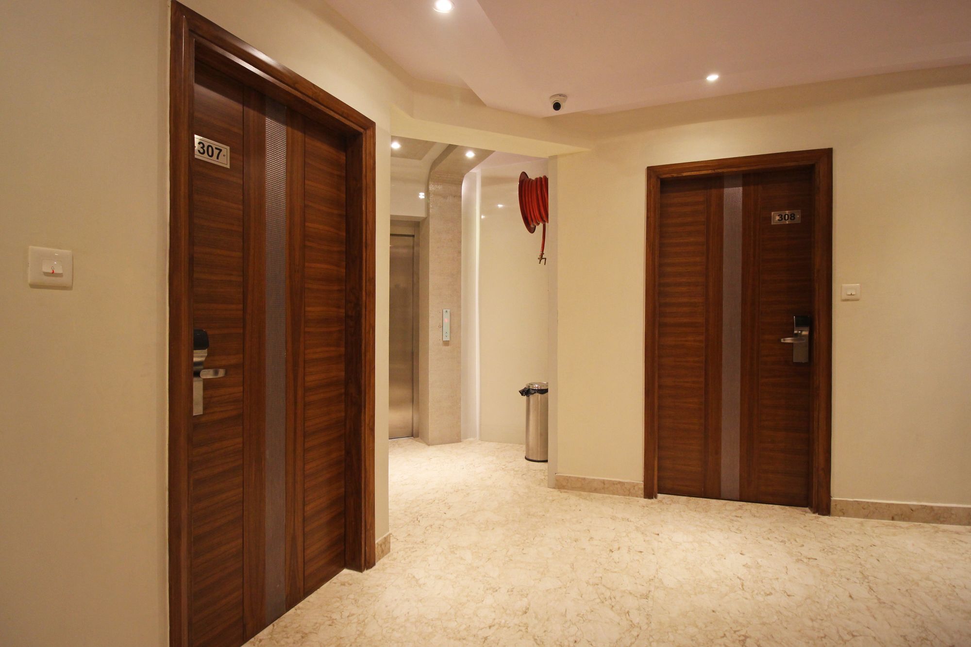 Фото The Shanti Plaza