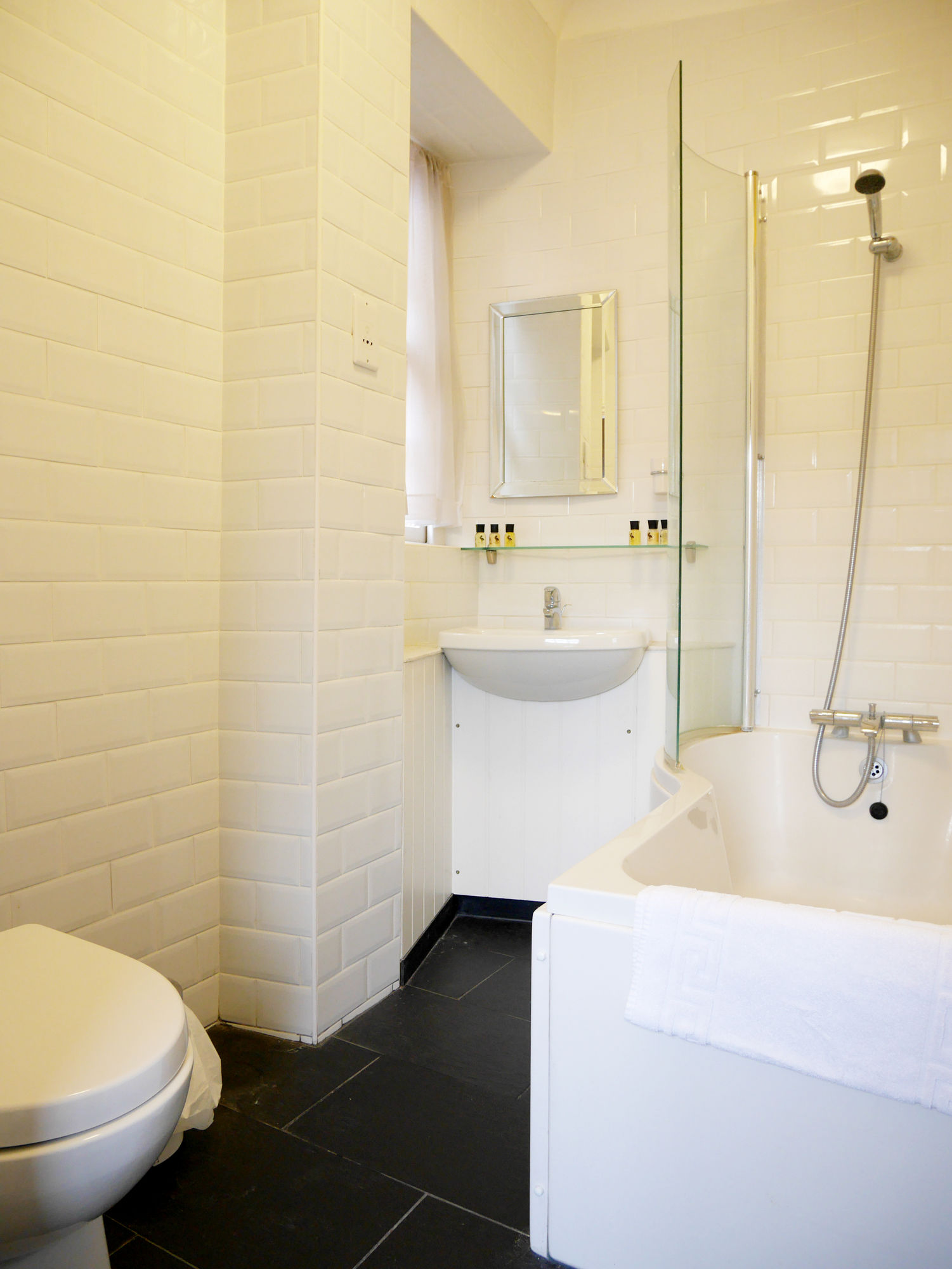 Фото The Angel Hotel