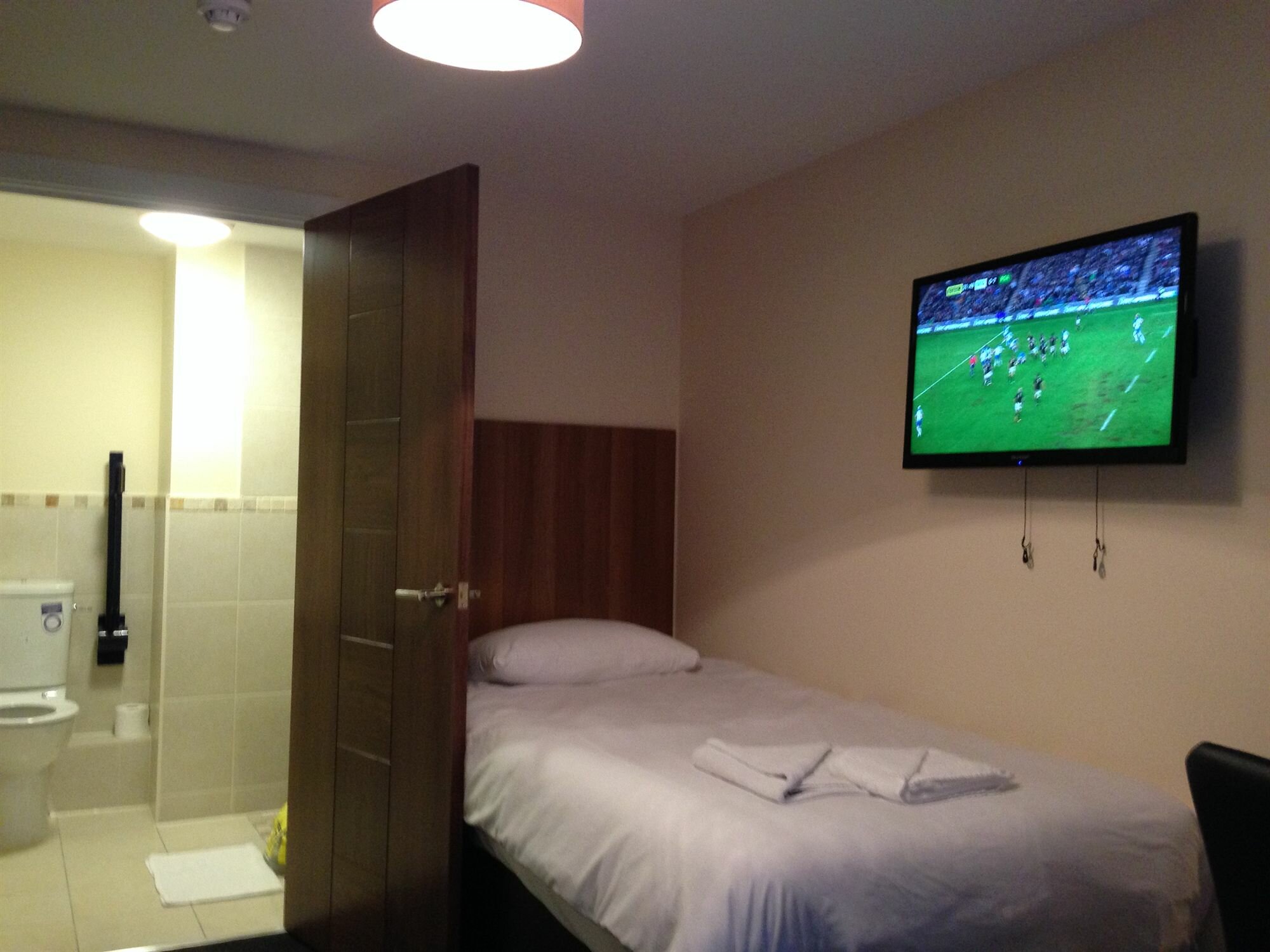 Фото Wendover Arms Hotel