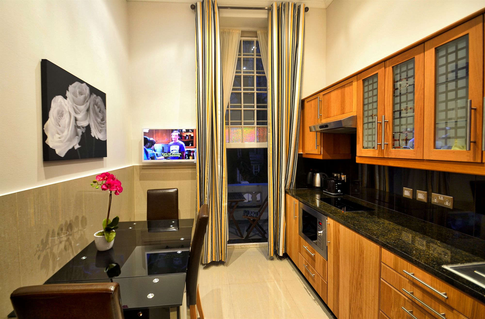 Фото Hyde Park Apartments