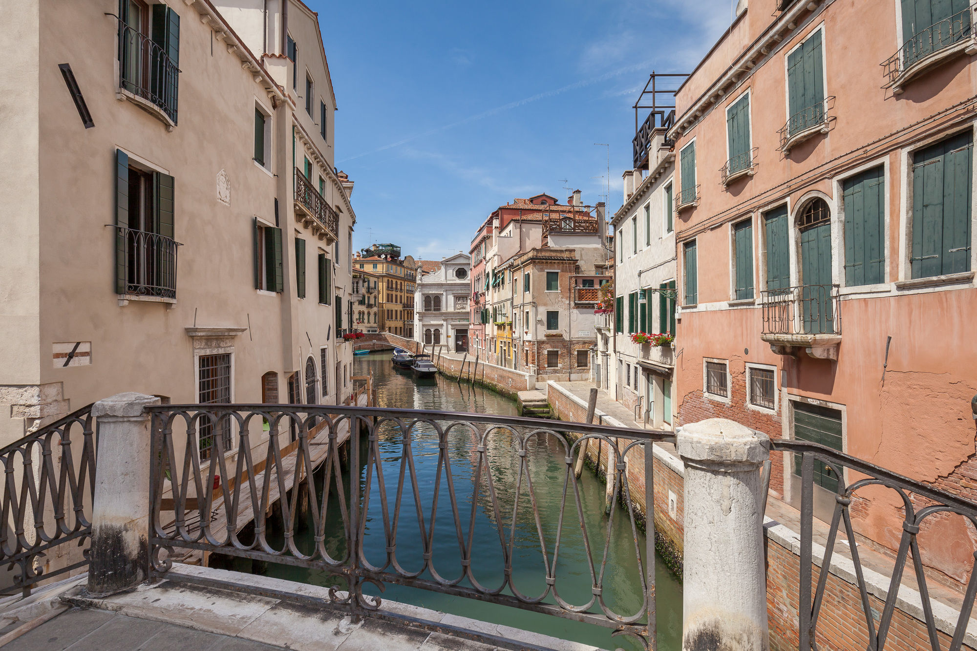 Фото Liassidi Wellness Suites