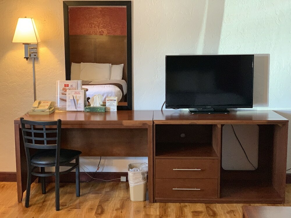 Фото Red Carpet Inn Medford