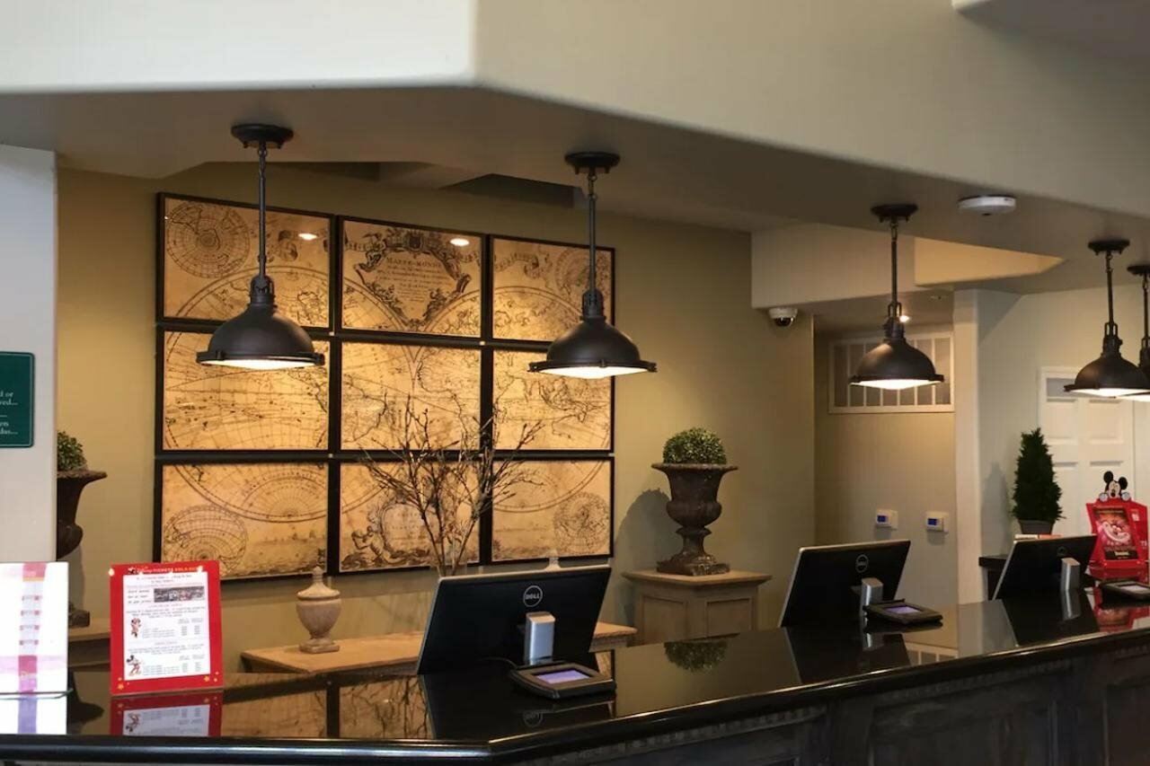 Фото Anaheim Camelot Inn & Suites