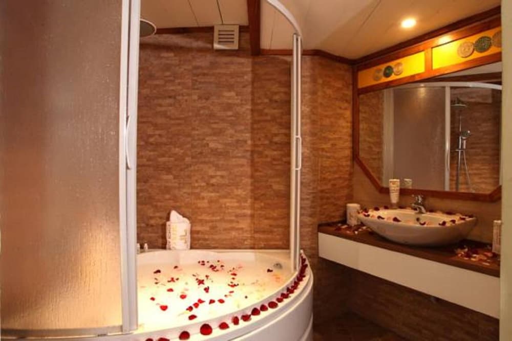 Фото Nega Bonger Hotel