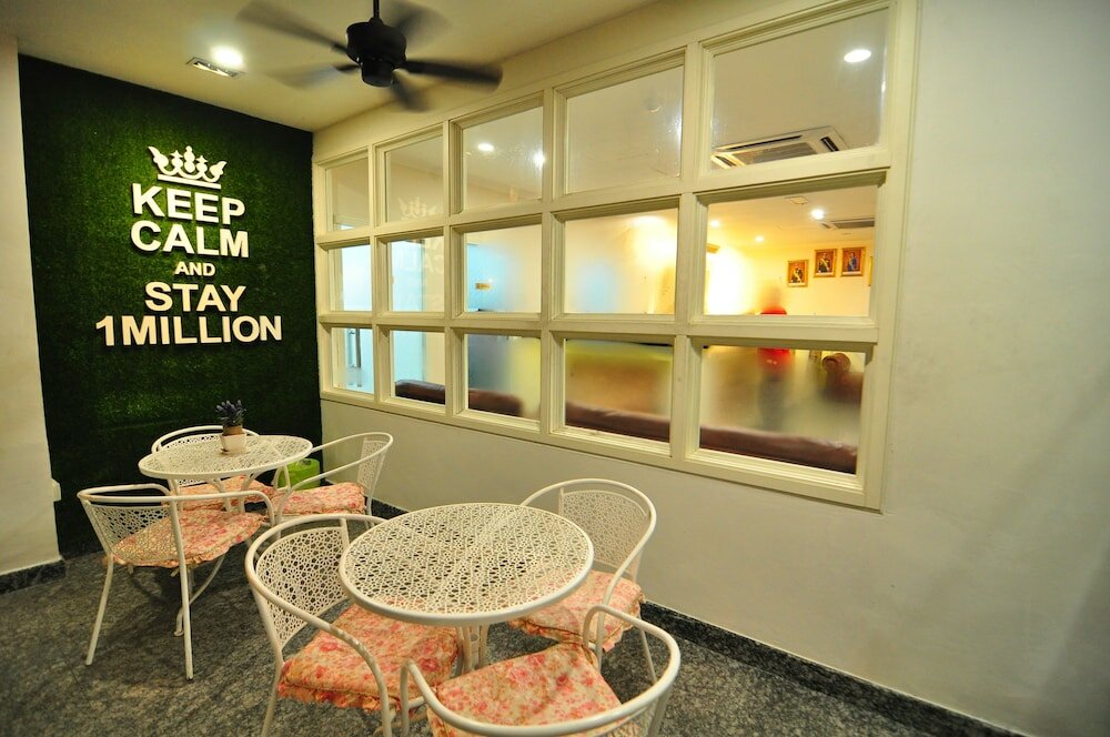 Фото 1 Million Hotel