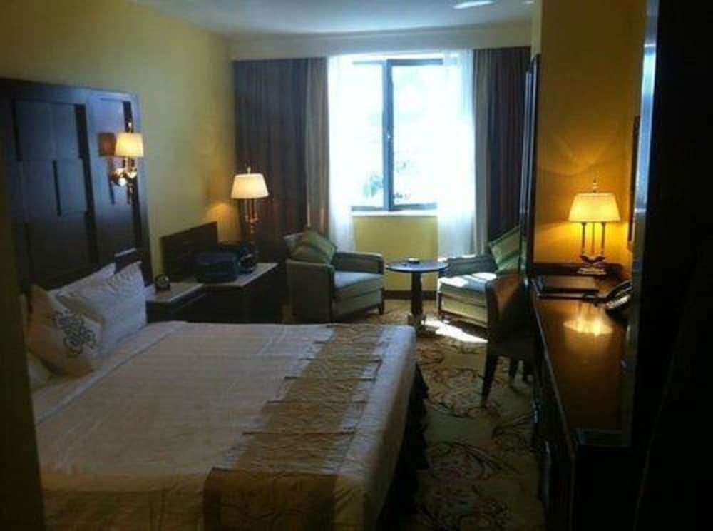 Фото Oasis Hotel