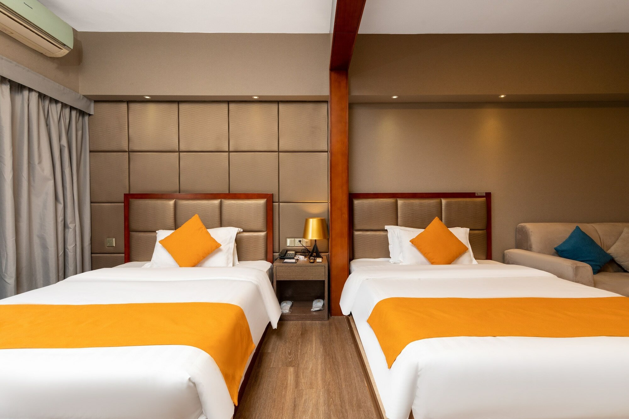 Фото Poltton International Apartment