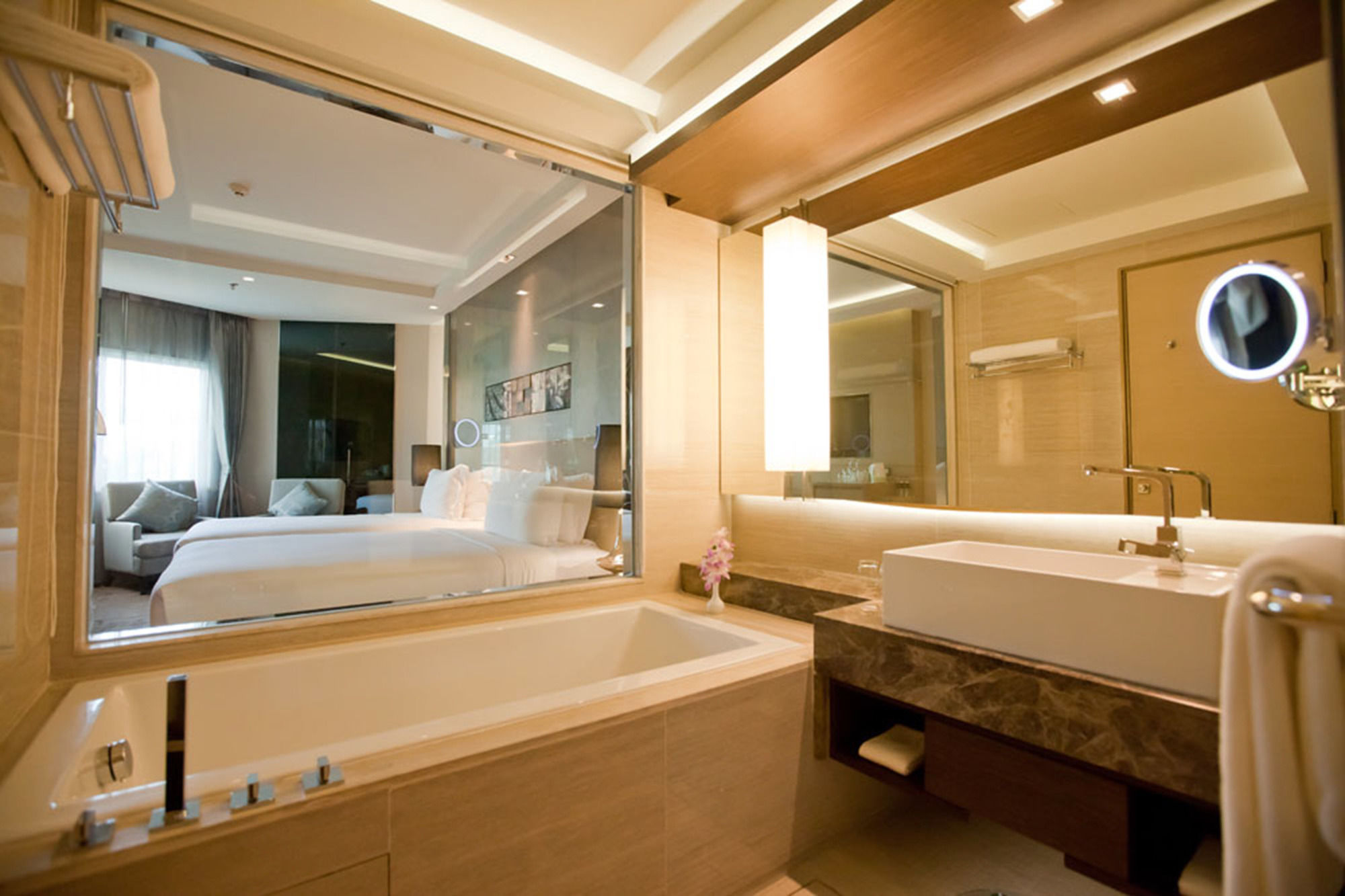 Фото Graceland Hotel Bangkok