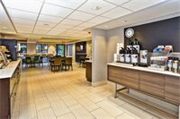 Фото Holiday Inn Express Boston - Waltham, an Ihg Hotel