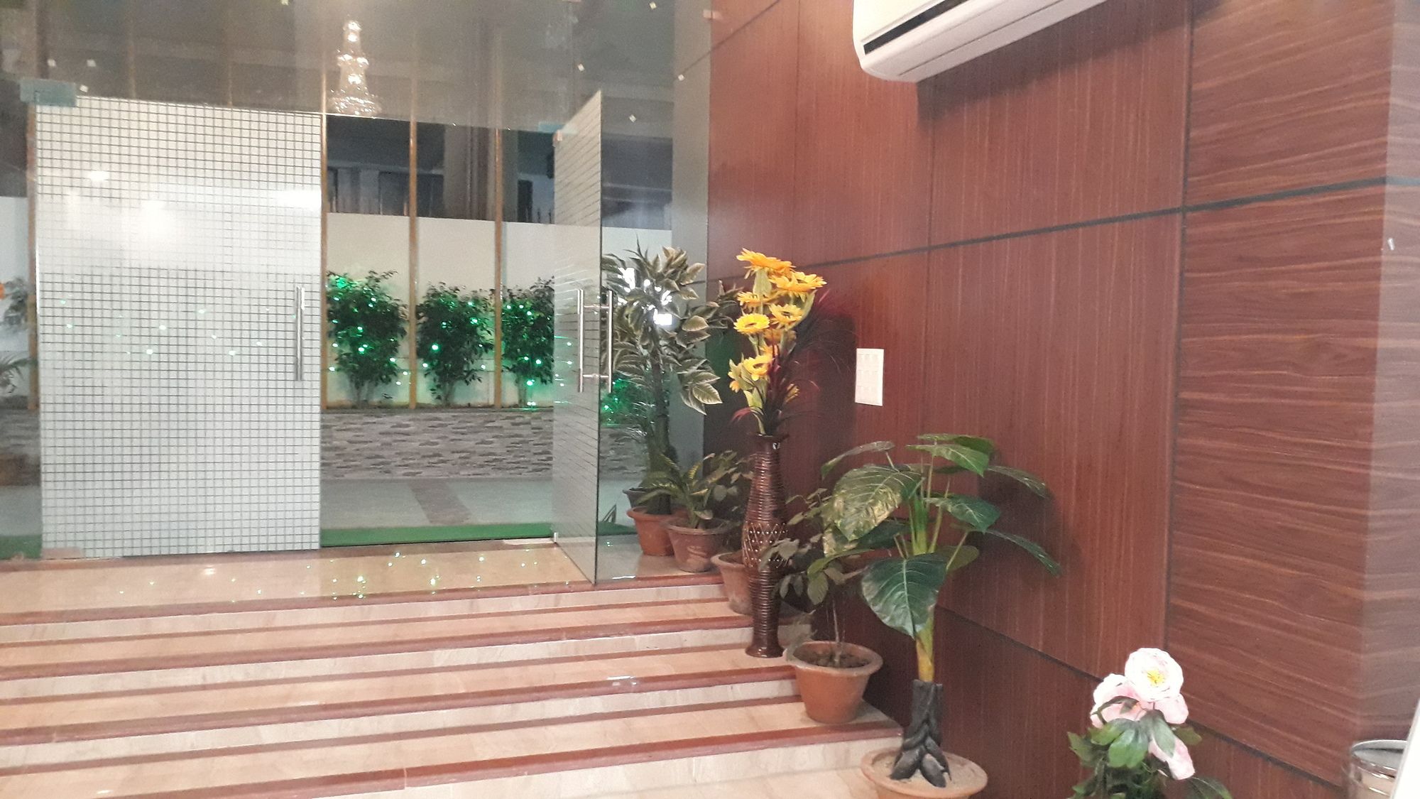 Фото Отель The Golden Sunrise