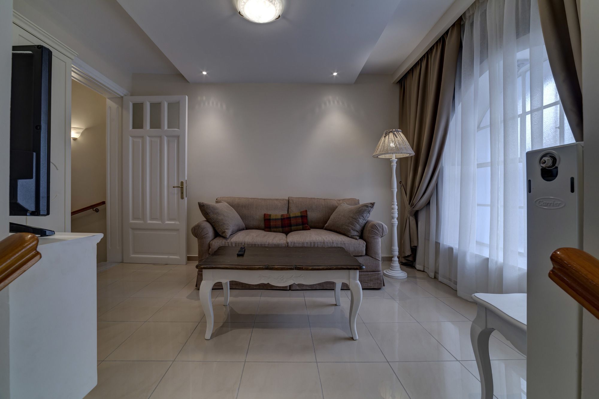 Фото Home & Poetry