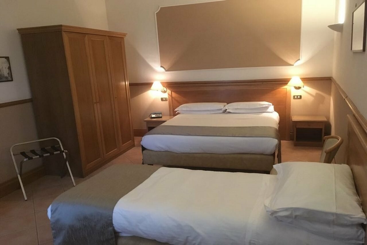 Фото Hotel Leopardi