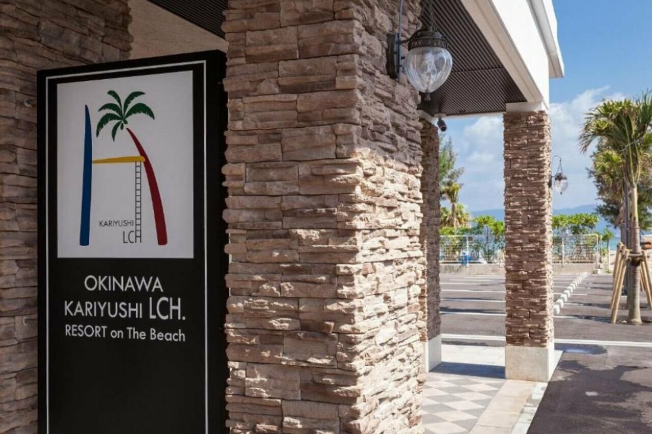 Фото Okinawa Kariyushi Lch Resort on the Beach