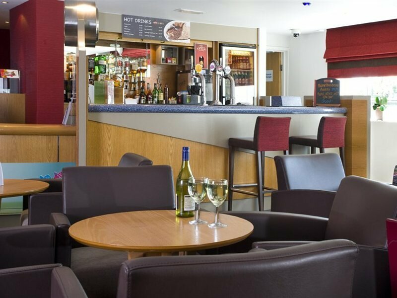 Фото Holiday Inn Express London Chingford