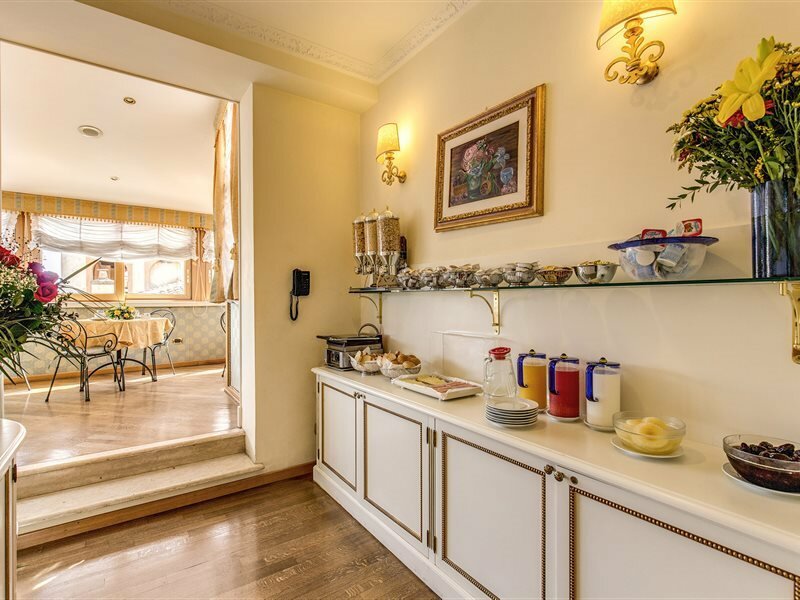 Фото Hotel La Lumiere di Piazza di Spagna