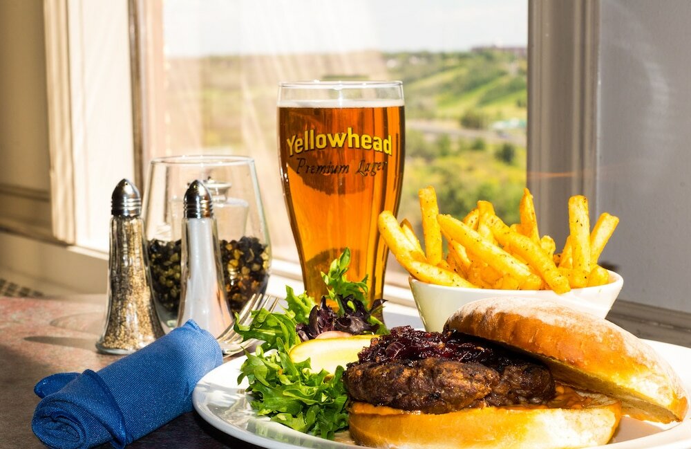 Фото Chateau Lacombe Hotel