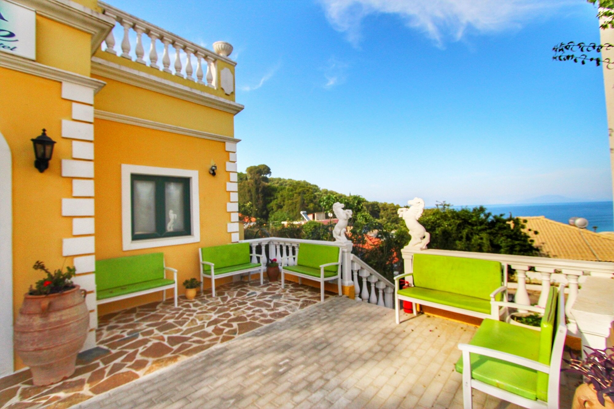 Фото Avra Paradise Aparthotel