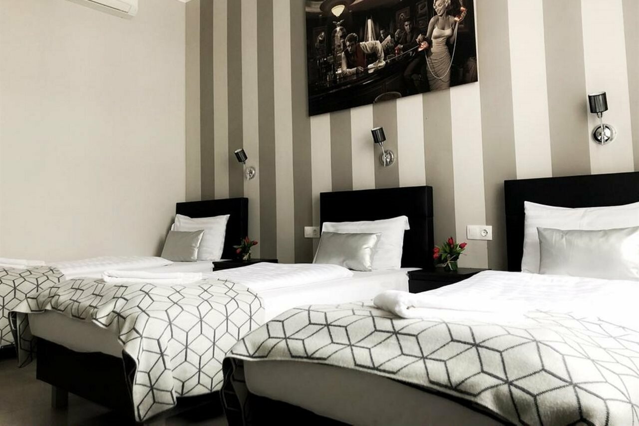 Фото Full Moon Budapest