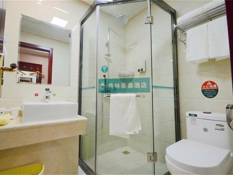 Фото GreenTree Inn Qinhuangdao Railway Station Square Express Hotel