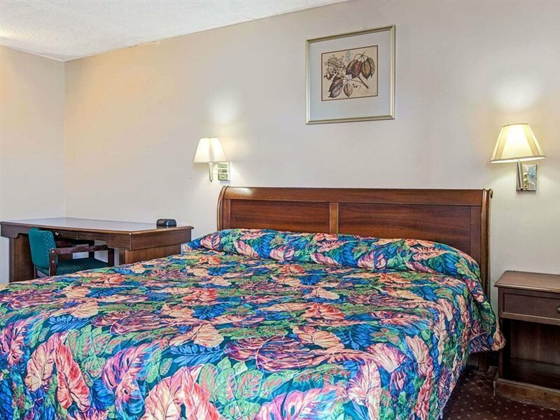 Фото Knights Inn South Hackensack