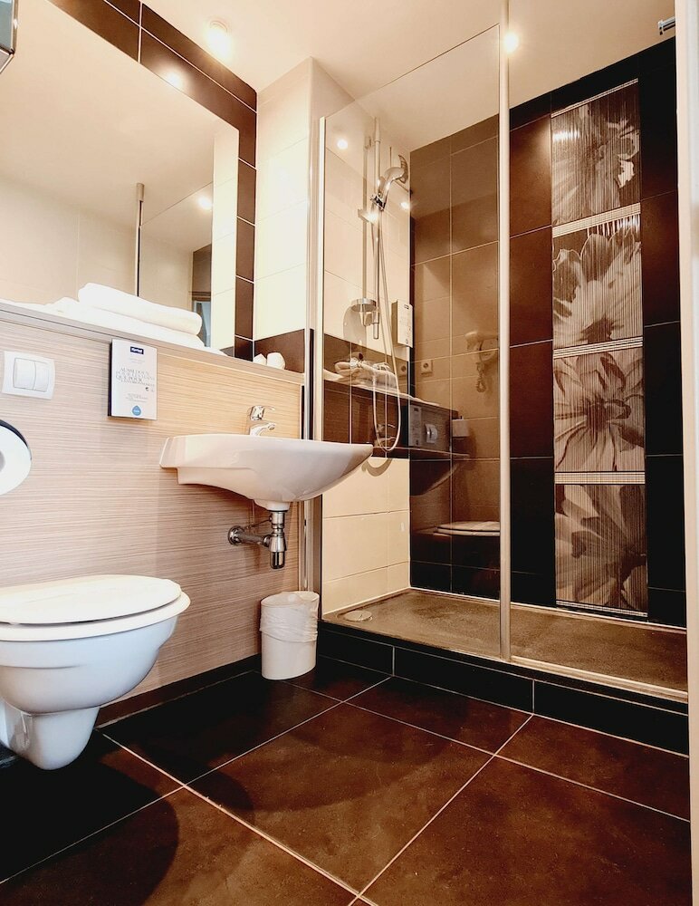 Фото Hotel Kyriad Marseille Palais Des Congres - Vélodrome