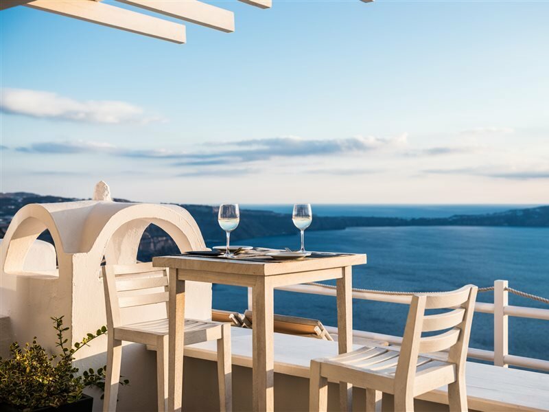 Фото On The Rocks Hotel