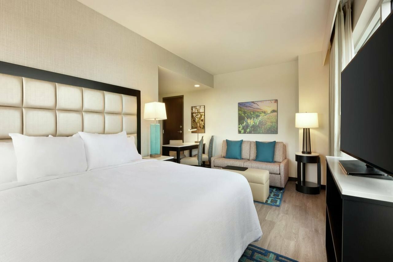 Фото Embassy Suites by Hilton San Antonio Landmark