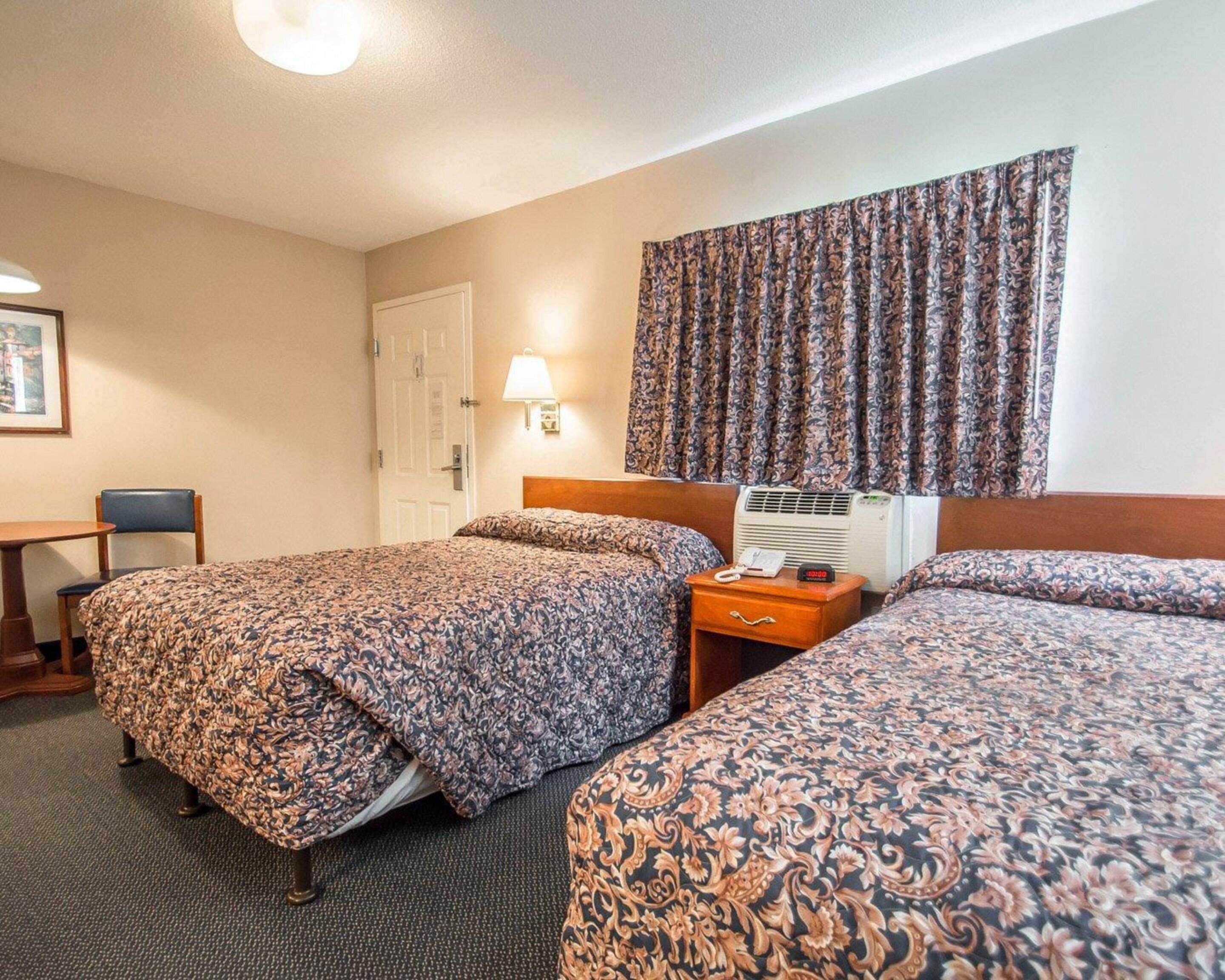 Фото Comfort Suites Orlando Airport