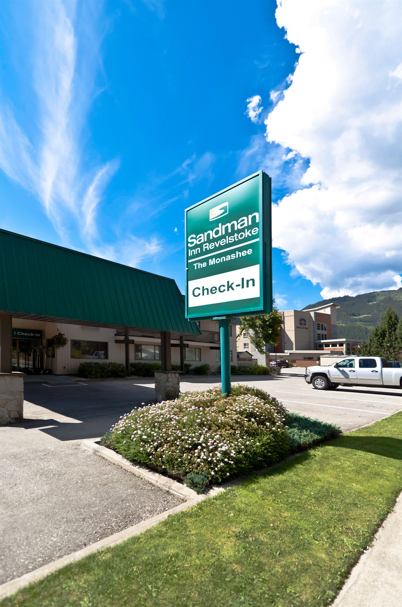 Фото Sandman Hotel Revelstoke