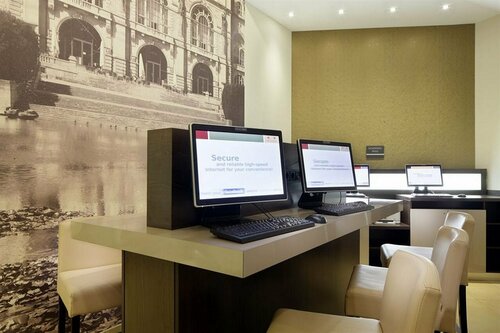 Гостиница Courtyard by Marriott Hannover Maschsee в Нижней Саксонии