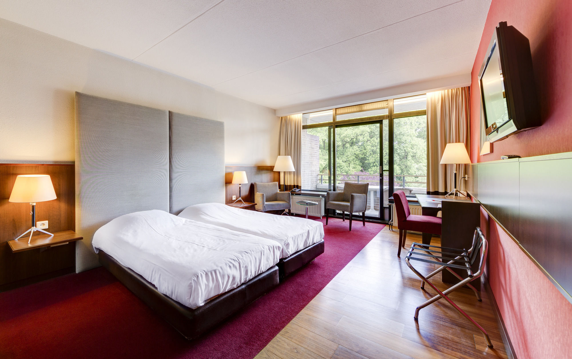 Фото отеля 2