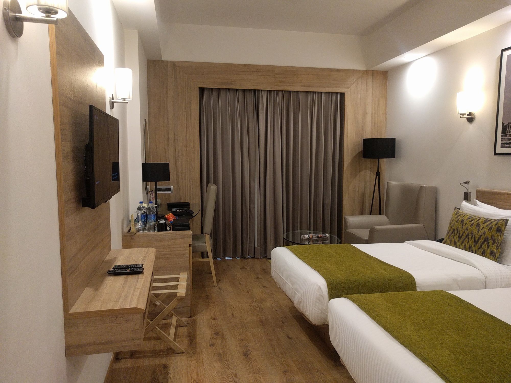 Фото Lemon Tree Premier City Center Gurugram