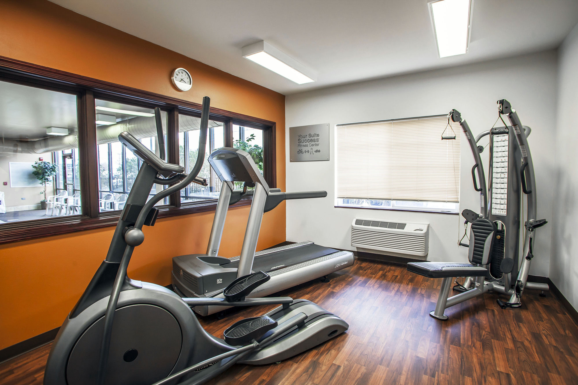 Фото Comfort Suites Elgin