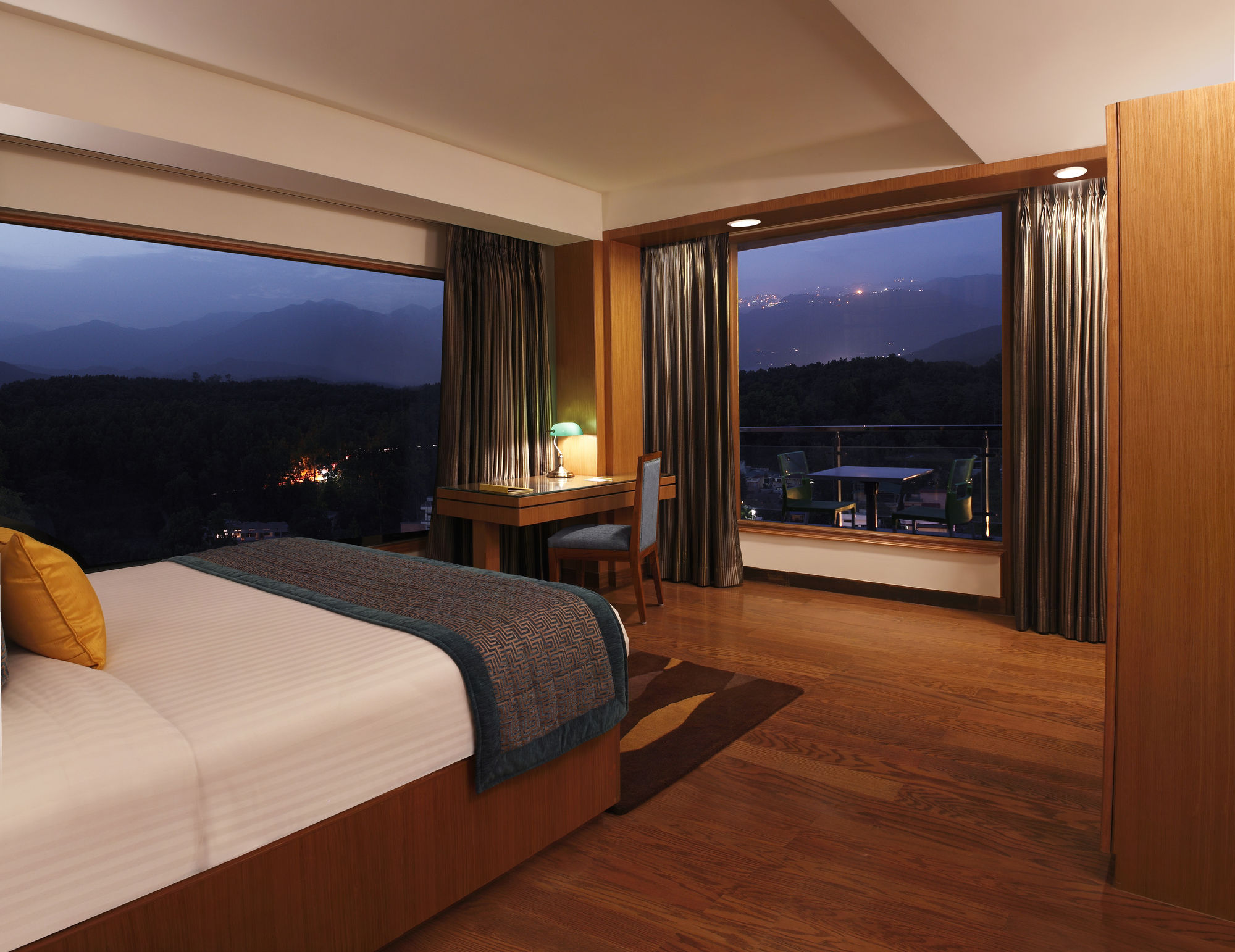 Фото Lemon Tree Hotel, Dehradun