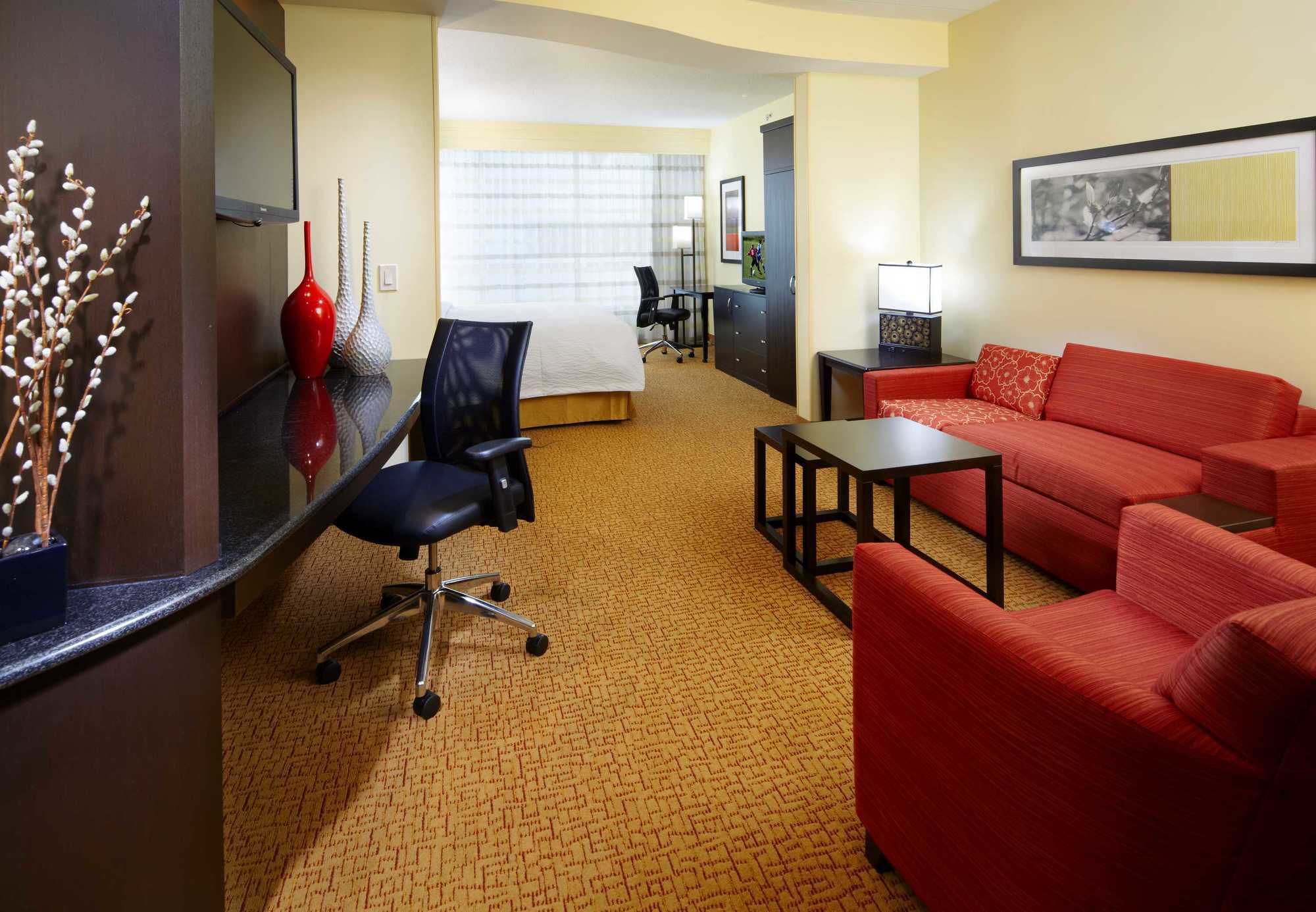 Фото Courtyard by Marriott Cleveland University Circle