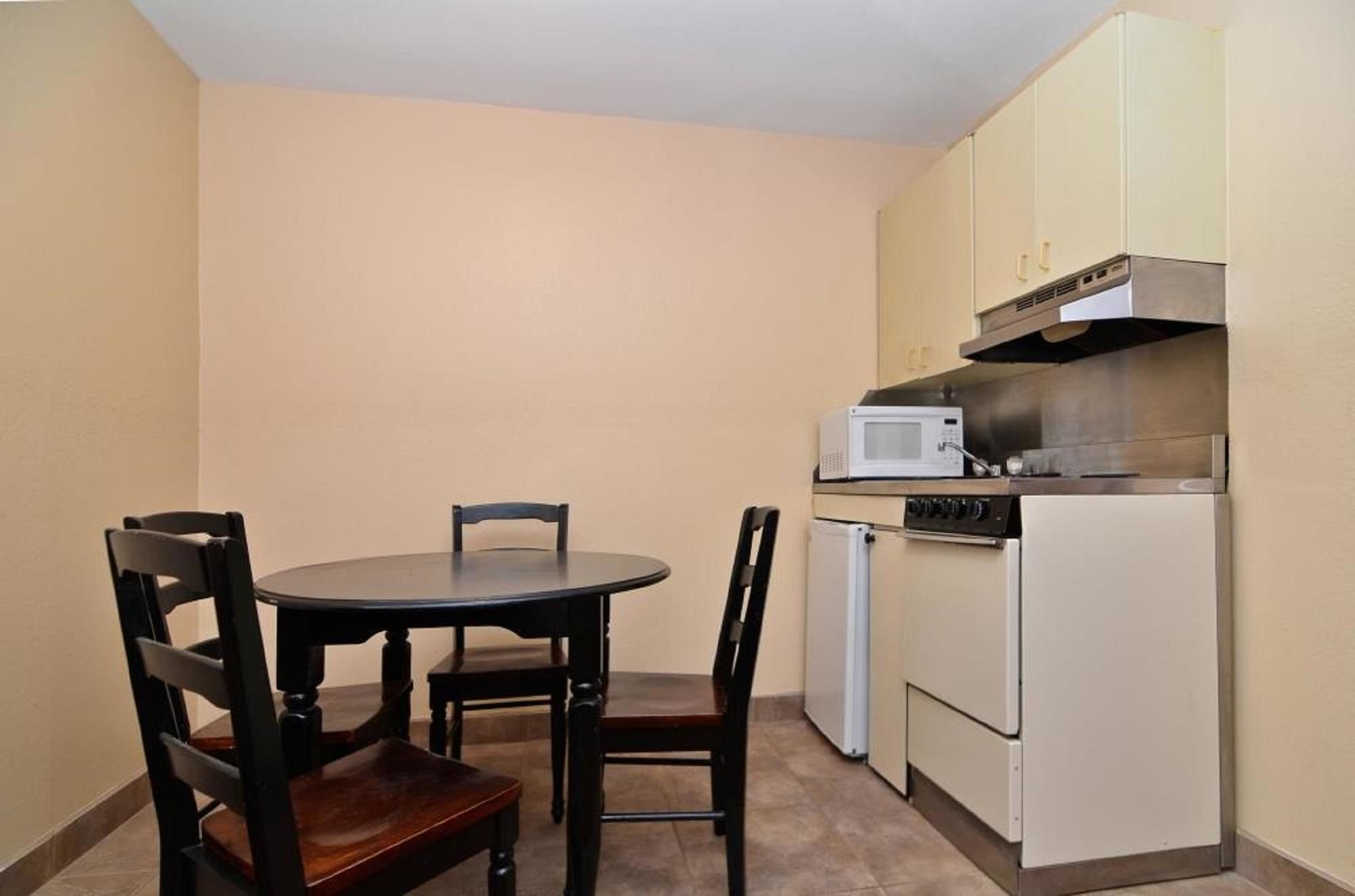 Фото SureStay Hotel by Best Western Zapata