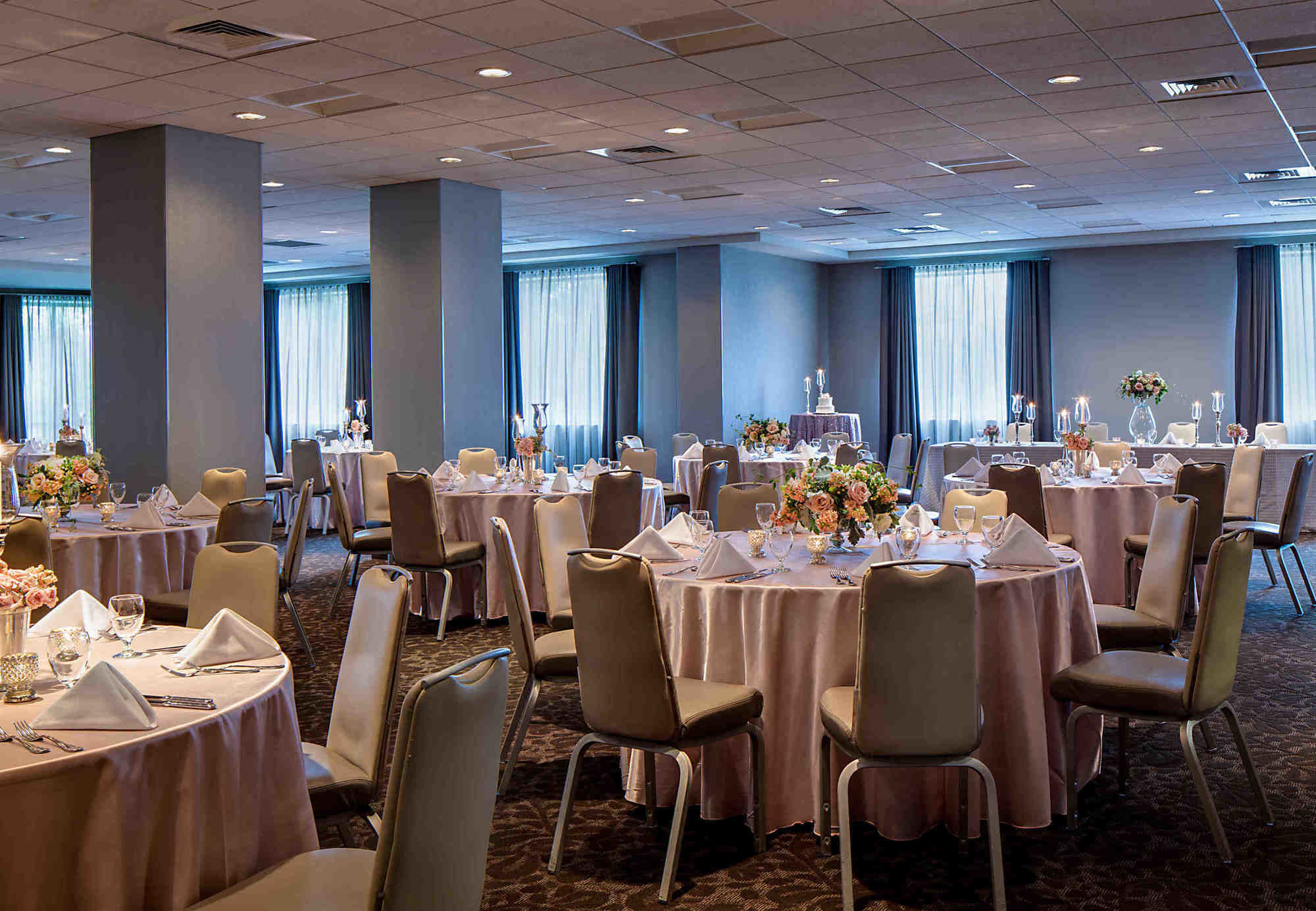 Фото Courtyard by Marriott Downtown Grand Rapids