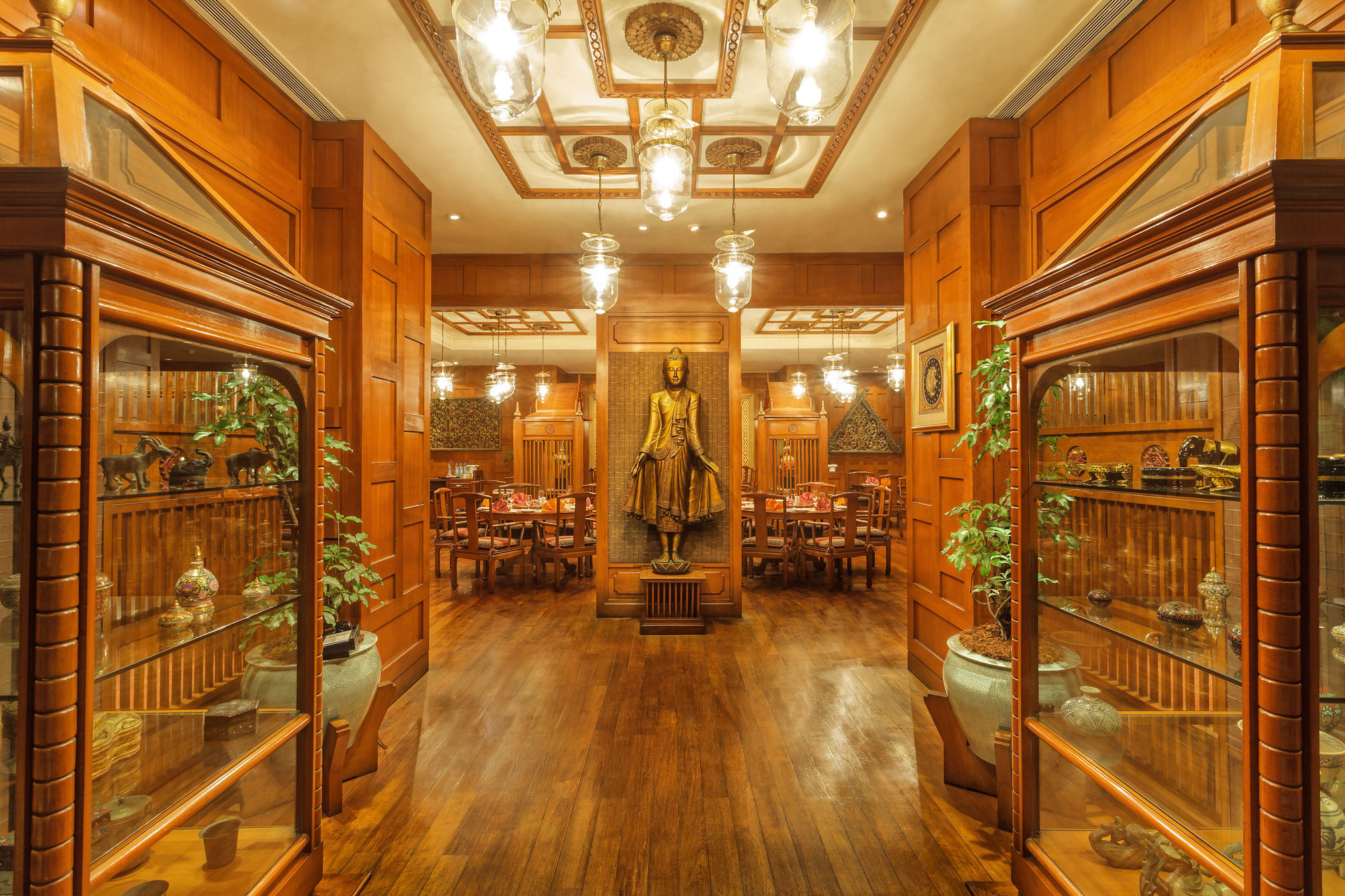 Фото The Oberoi Grand, Kolkata