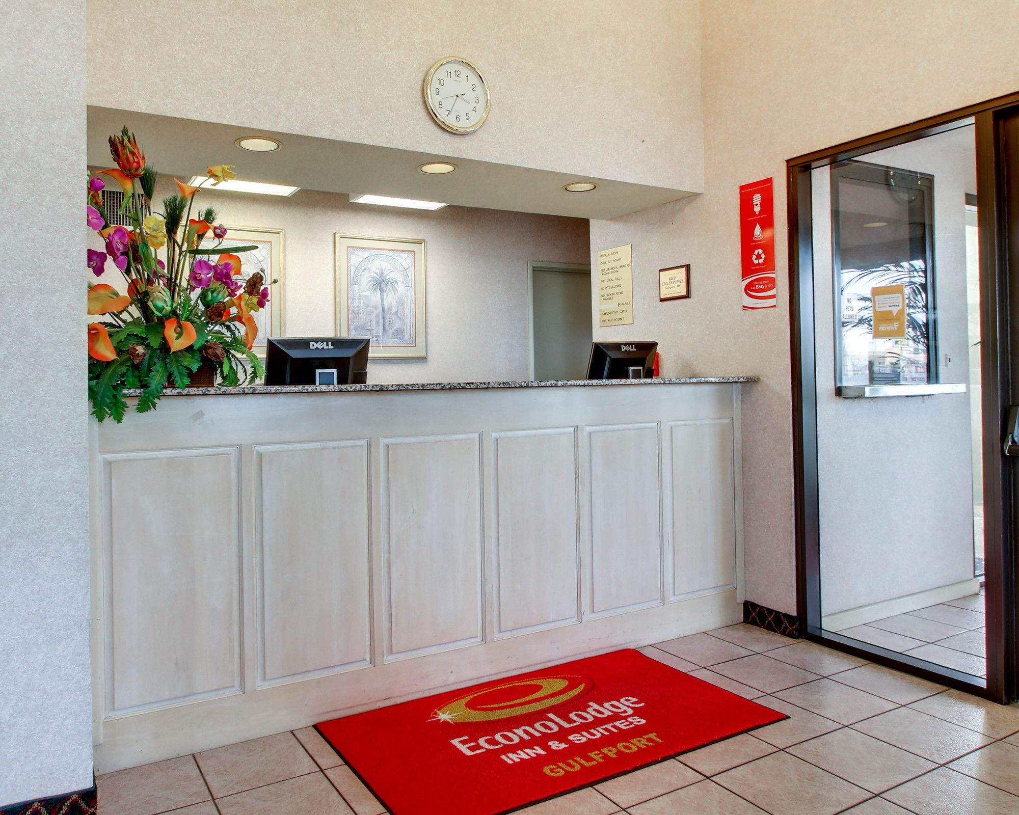 Фото Econo Lodge Inn & Suites