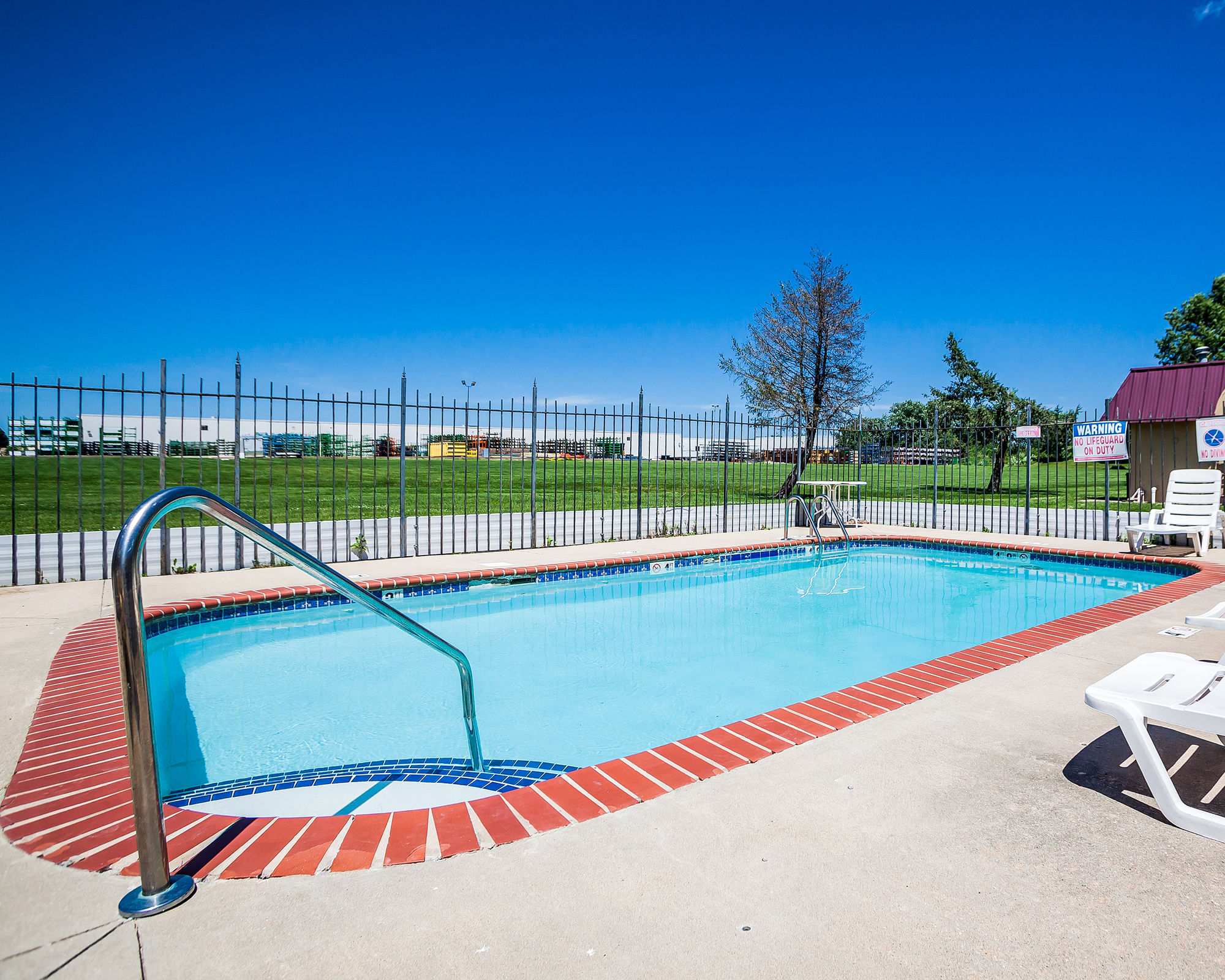 Фото Econo Lodge Urbandale-Northwest Des Moines