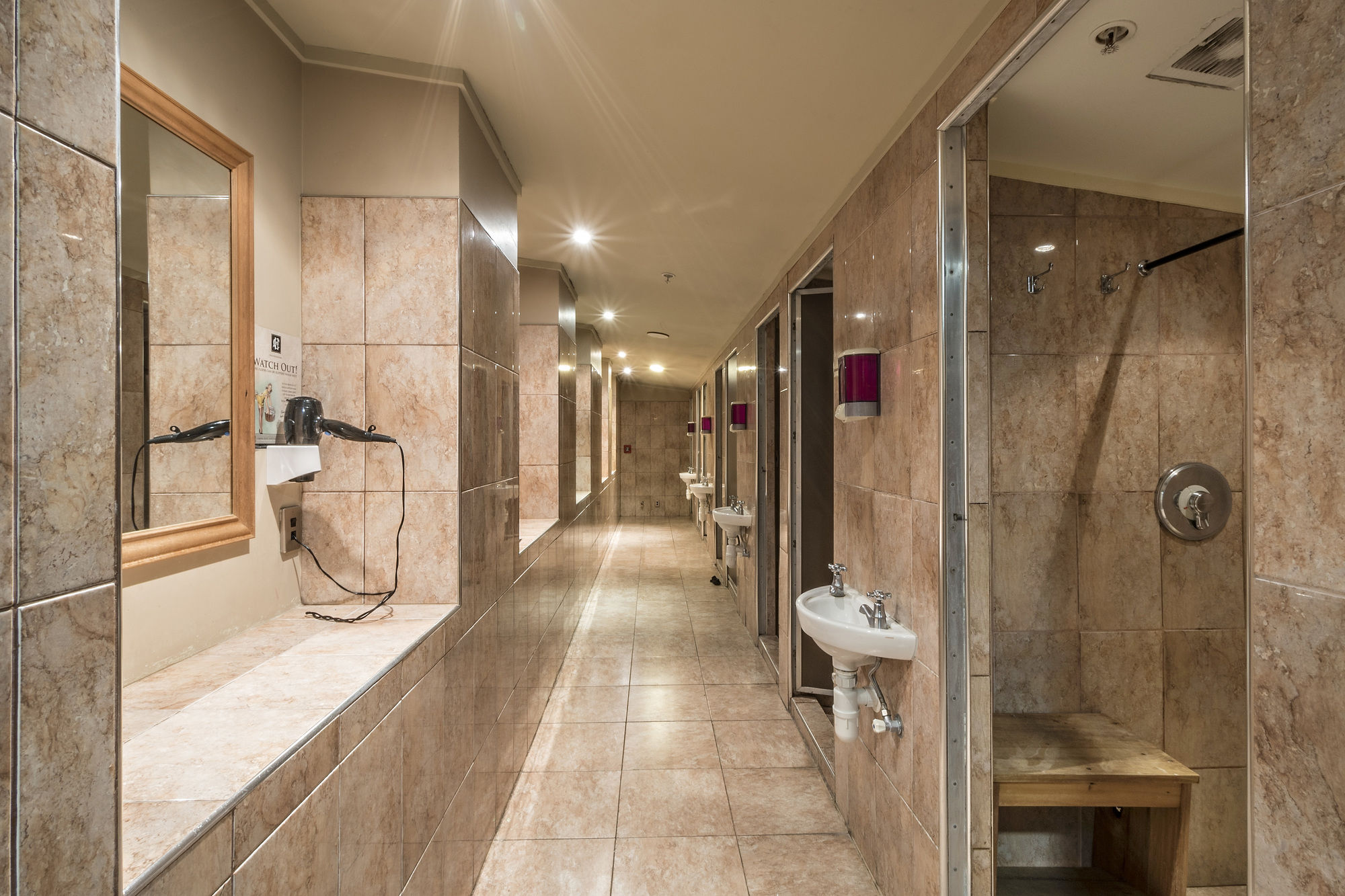 Фото The Cambridge Hotel