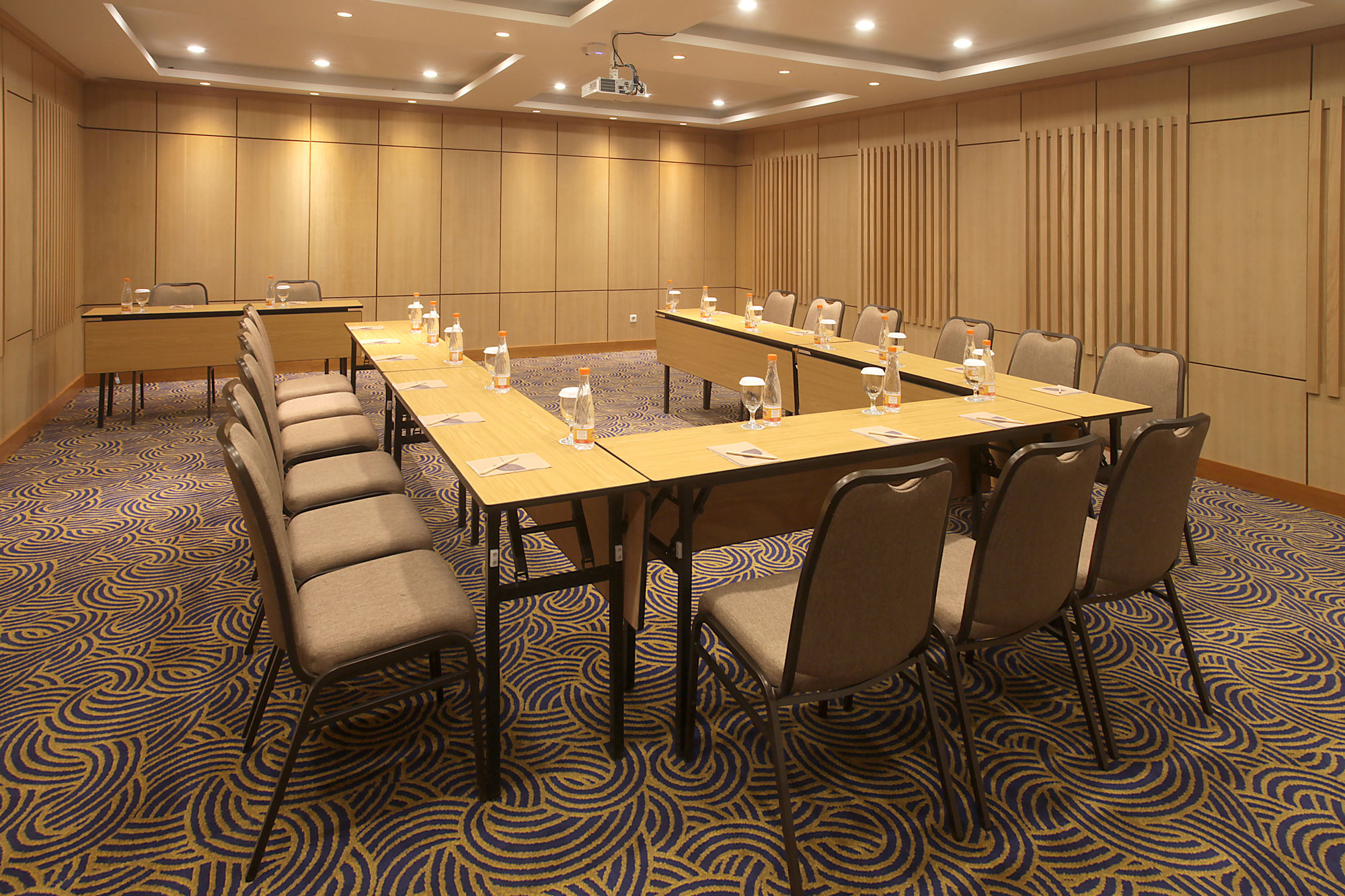 Фото Ivory Hotel Bandung