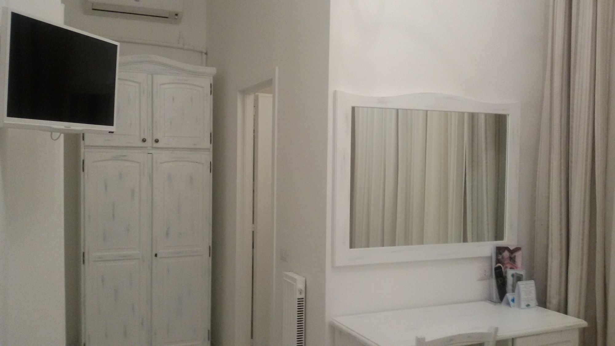 Фото Hotel La Scogliera